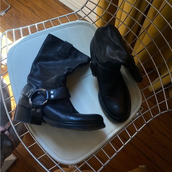 【AY】Miu Miu Leather Boots 38 Miu Miu Boots Size 38 EU - Refined Leather Design